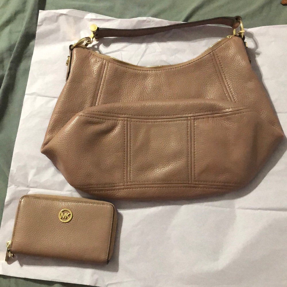 Michael Kors Pebbled Leather Shoulder Bag Wallet Set
